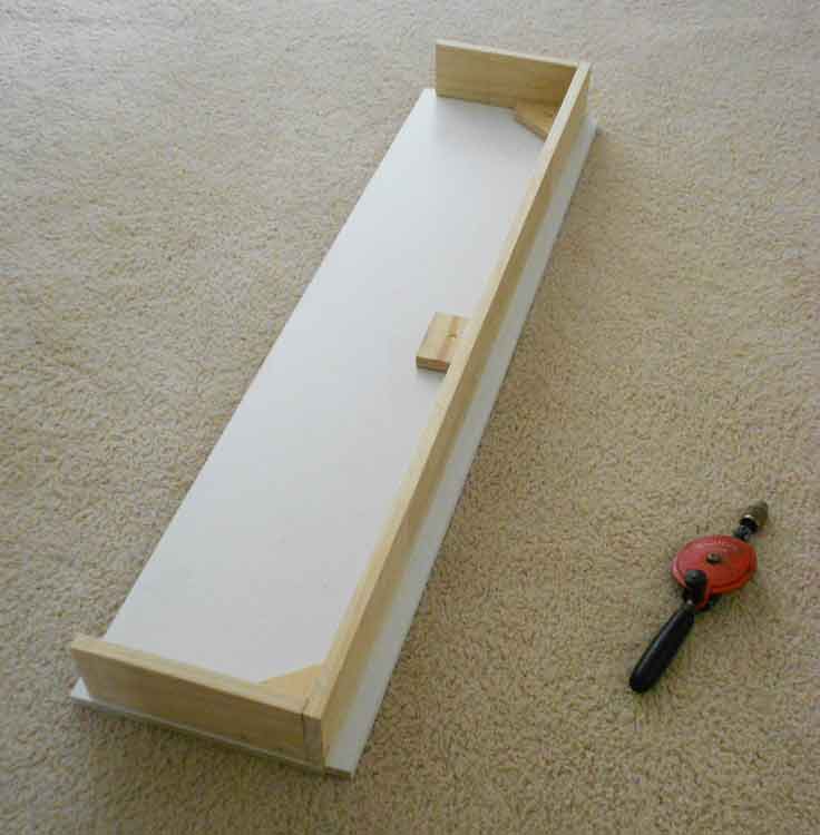 I made the plinth first and fixed it to the bottom shelf. Make the plinth first.